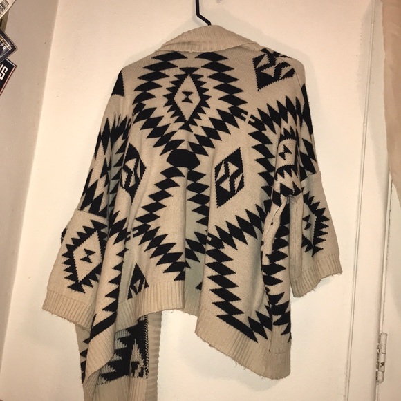 Aztec sweater - Picture 3 of 3